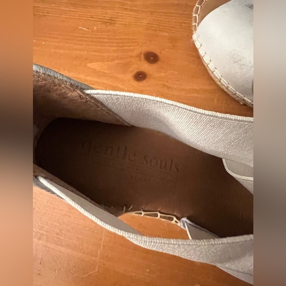 Gentle Souls Women's Cream Wedge Sandals - Picture 5 of 5